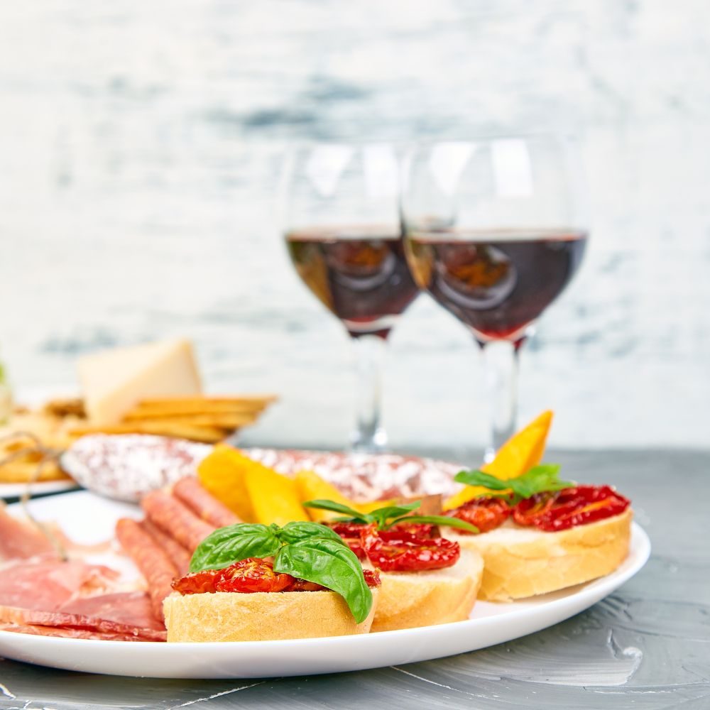 Yorkville's - Wine gifts, wines, liquor, gourmet gifts, cupcakes, cheese, fruits, nuts, charcuterie, Rimouski Gift Baskets Delivery Yorkville's - Wine gifts, wines, liquor, gourmet gifts, cupcakes, cheese, fruits, nuts, charcuterie, Rimouski Gift Baskets Delivery