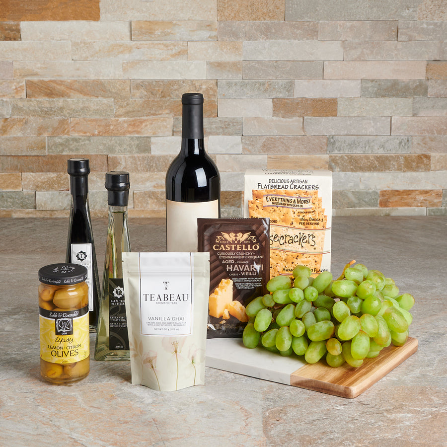 Delicious Picnic Gift Basket With Wine, wine gift, wine, gourmet, gourmet gift, tea, tea gift